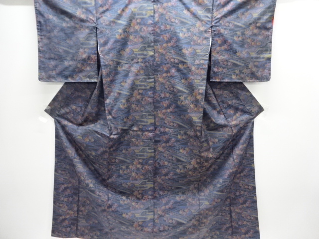 未使用品　流水に花模様織り出し本場泥大島紬着物